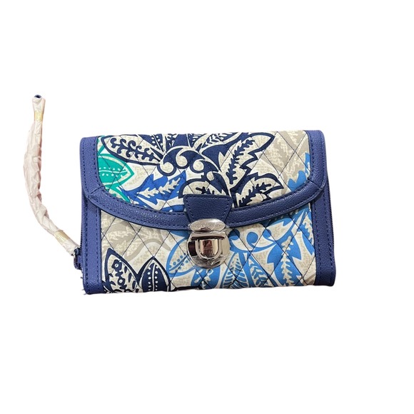 New Vera Bradley Ultimate Wristlet Wallet Clutch Santiago Blue Quilted Floral - Picture 1 of 5